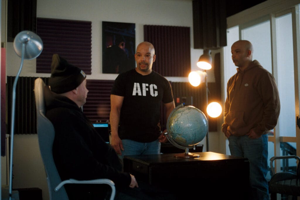 Petter och AFC under arbetet med "Världen är för liten"