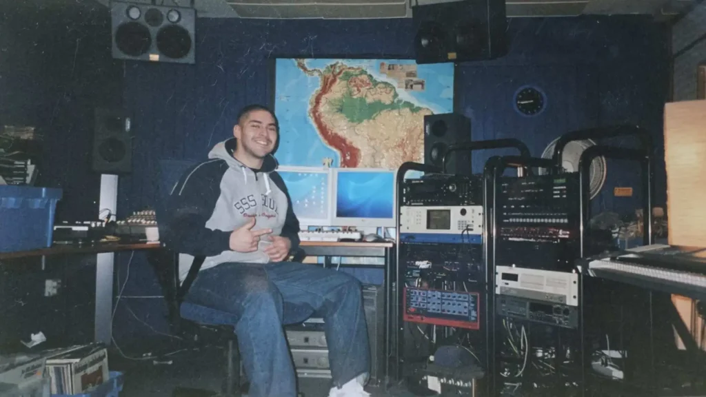 Masse Salazar i Redline-studion under en inspelning i början av 2000-talet.