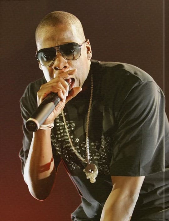Färgstark Jay-Z poster i storleken 45x60 cm med mikrofon och solglasögon.