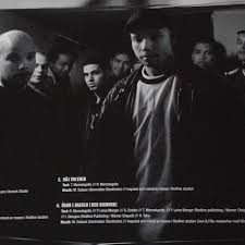 Baksidan av AFC:s Laddish EP med Masse (Redline), Fille och Pablo Leiva (Grillat & Grändy), Gurmo och Hoosam (Highwon), Matte Caliste (Fjärde Världen) och Martin Brandt.