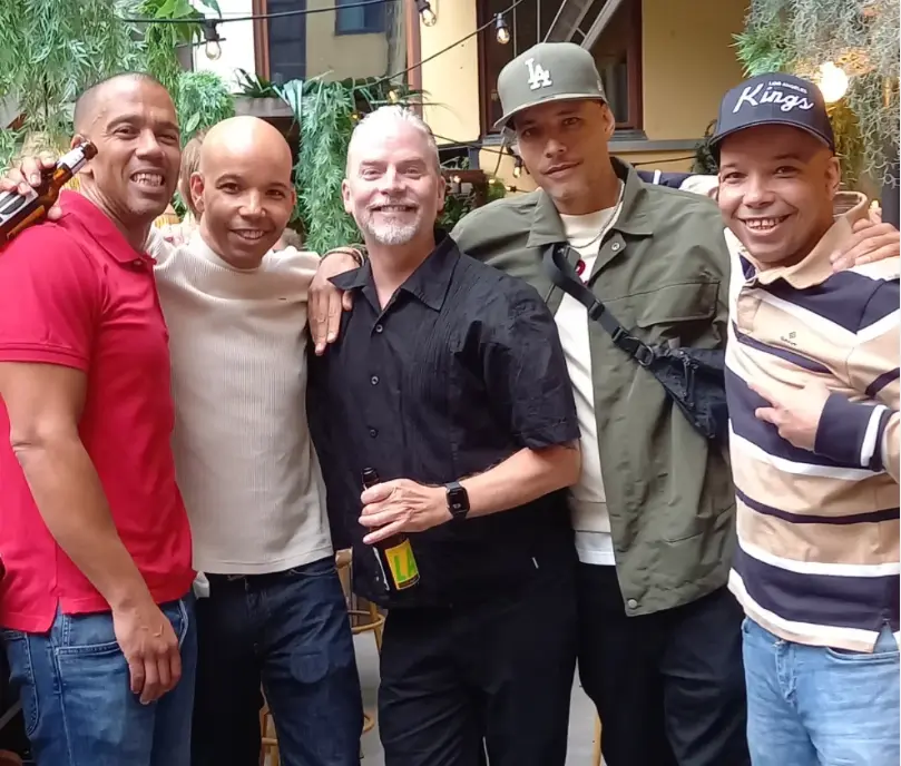 Mike, Thabo (AFC), Martin Brandt, Matte Caliste och Ramo (AFC) återförenade 22 år efter baksidesbilden på Laddish EP.