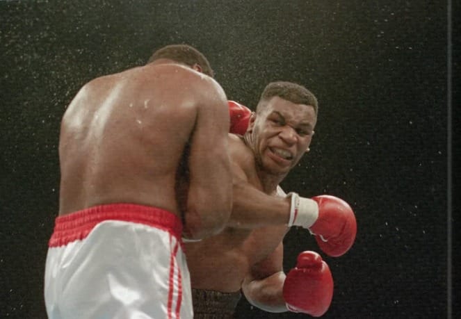 Mike Tyson canvas tavla 60x40 cm som visar knockouten mot Larry Holmes.