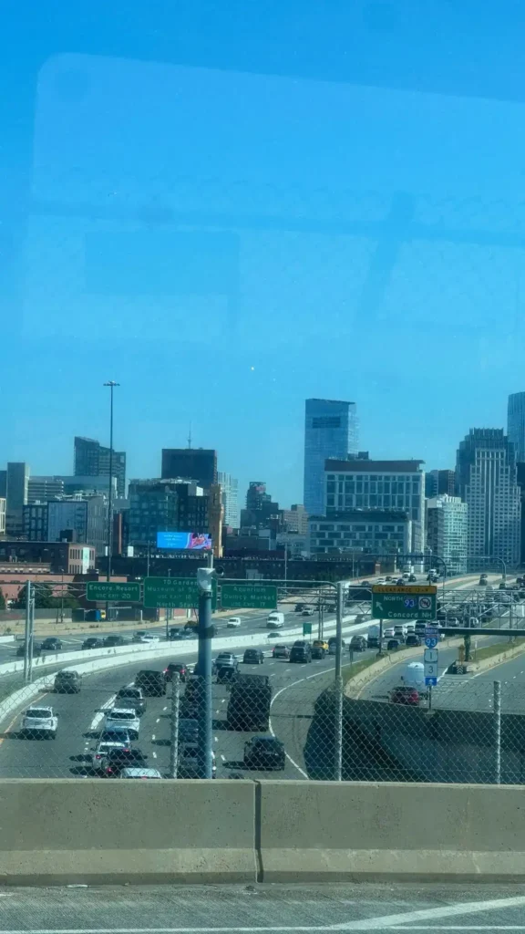 Interstate 93 North vid South Station i Boston för dig som ska börja om i ett nytt land.