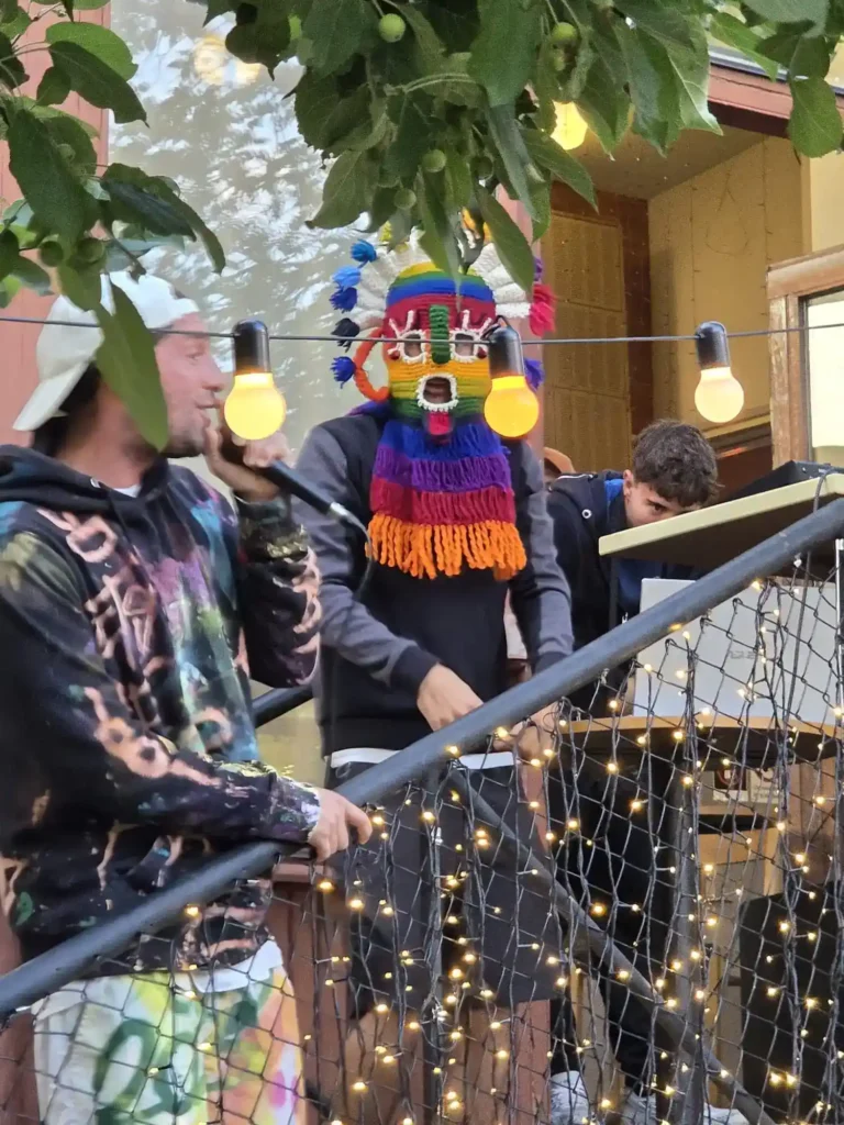 Gonza och Flakkan uppträder tillsammans på scenen under Boom Bap Spot event.