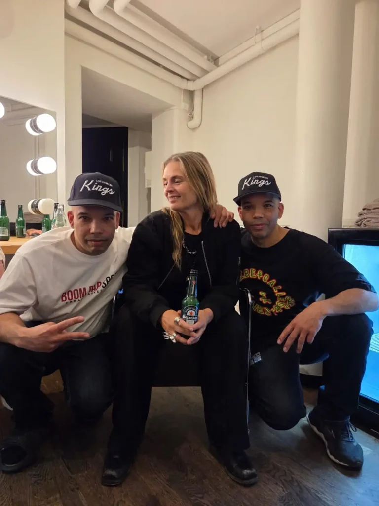 Ramo och Thabo i AFC med Sarah i logen när AFC gästar Petter