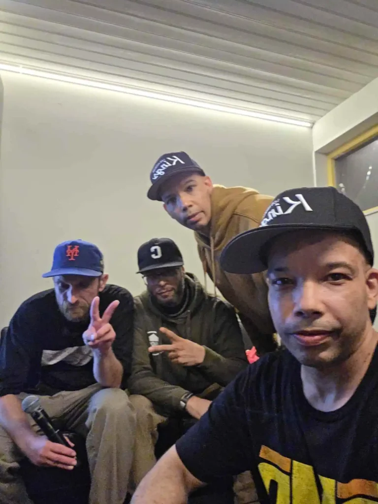 Gruppbild i logen på Mosebacke med Eye N' I, Cee Gee samt Ramo och Thabo från AFC. – Boom Bap Spot