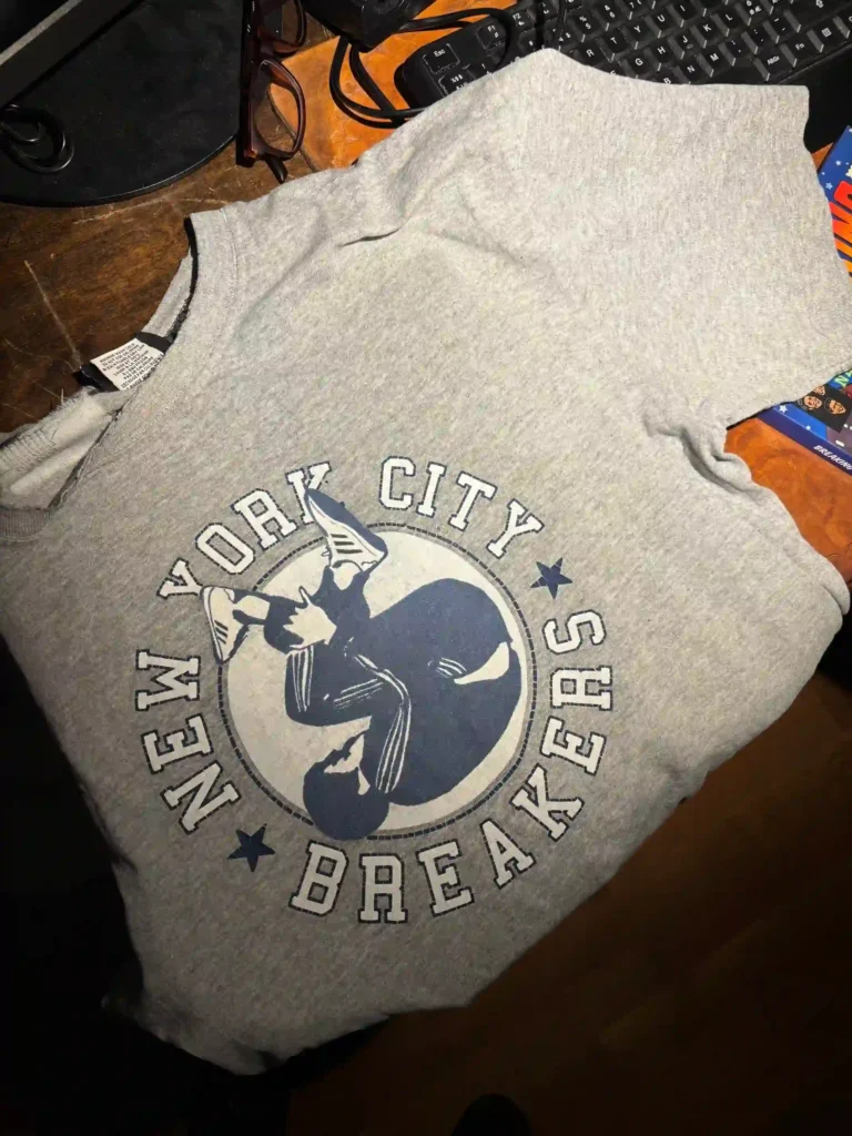 Grå vintage t-shirt med New York City Breakers-logotyp.