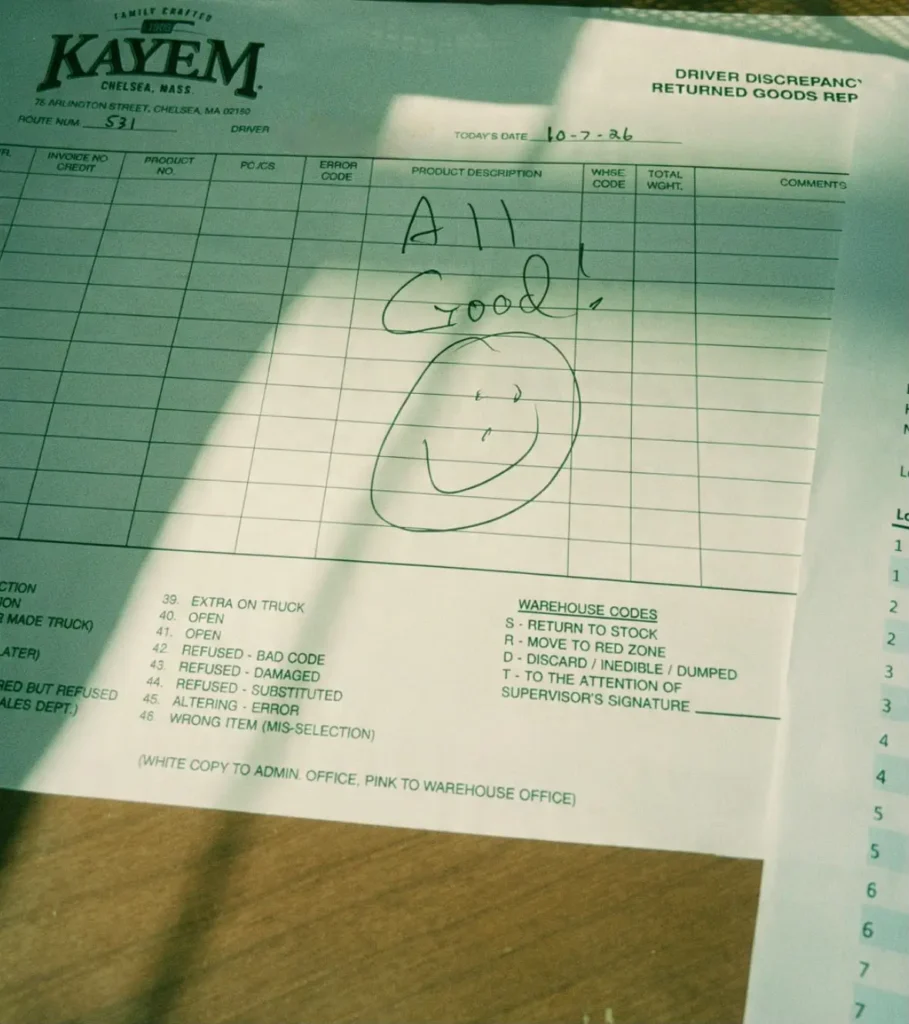 Dokument med handskriven glad gubbe och texten All Good på jobbet